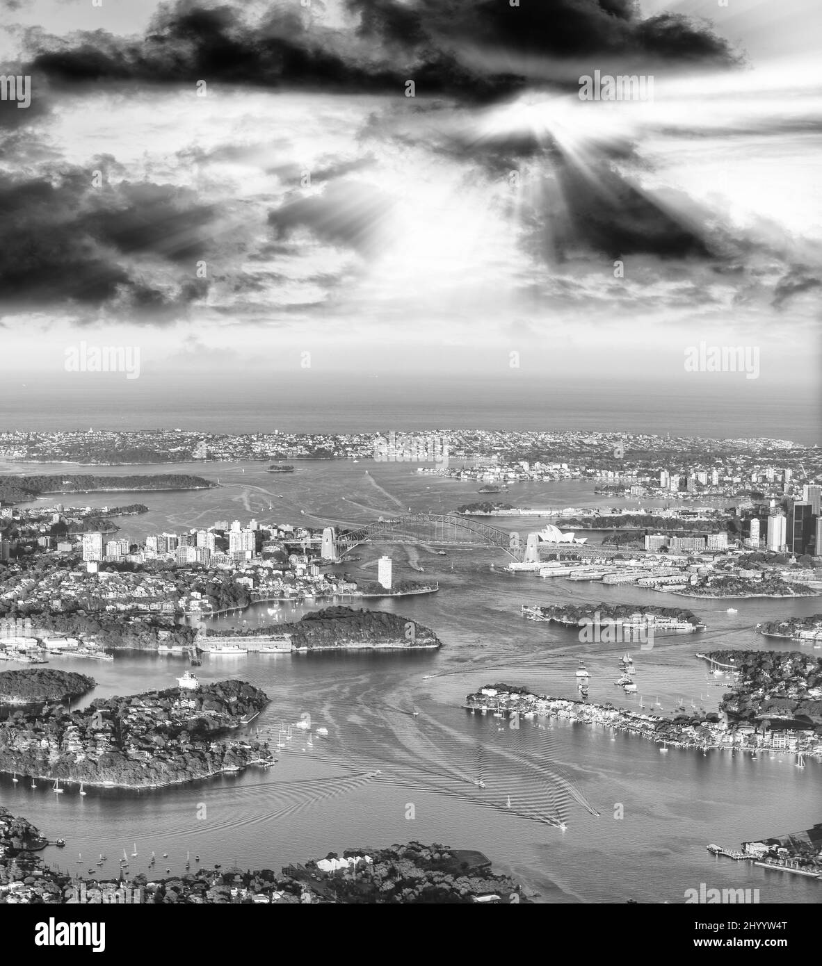 Vue aérienne du port de Sydney depuis l'avion, Australie. Banque D'Images