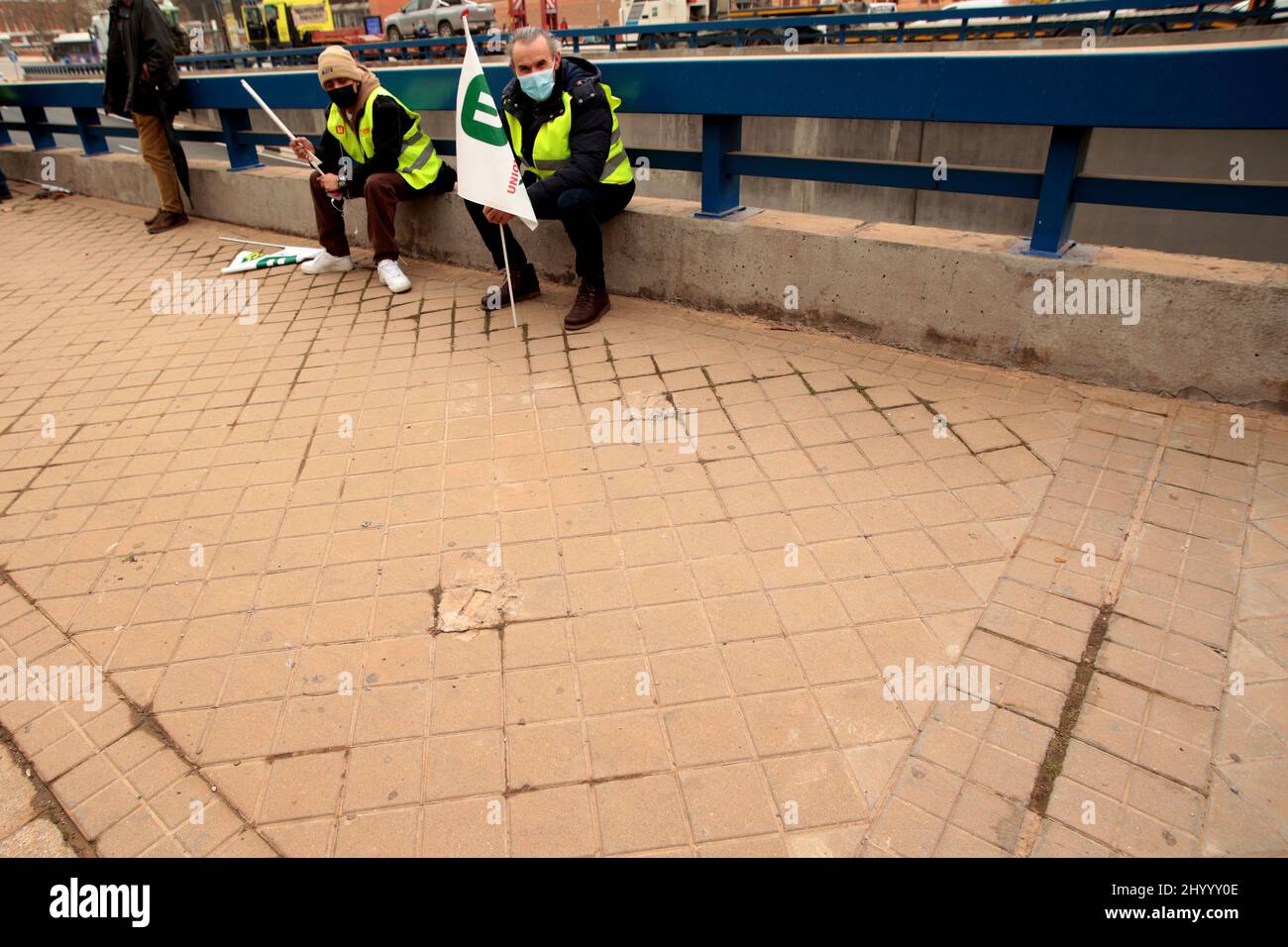 Madrid, Espagne; 15.03.2022.- l'entrée d'une masse d'air africaine de poussières en suspension, mieux connue sous le nom de brume (calima), que la région de Madrid enregistre ce mardi ne pose pas de risque marqué pour la santé, mais la Communauté de Madrid conseille aux personnes souffrant de problèmes respiratoires de ne pas exercer dans la rue ou à l'extérieur. Photo: Juan Carlos Rojas Banque D'Images