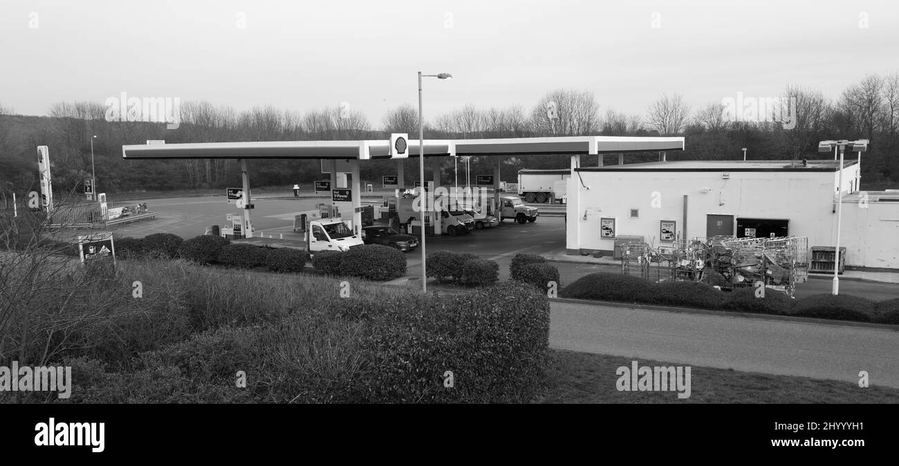 Station-service Shell à Chester Services M56 Cheshire Royaume-Uni Banque D'Images Station-service Shell à Chester Services M56 Cheshire Royaume-Uni Banque D'Images