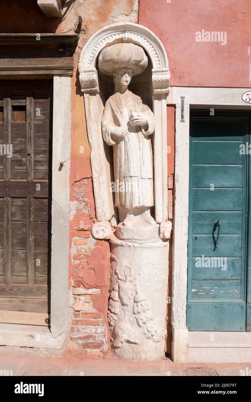 Sculpture de l'homme turbanni dans le bâtiment Campo dei Mori Cannaregio Venise Vénétie Italie Banque D'Images