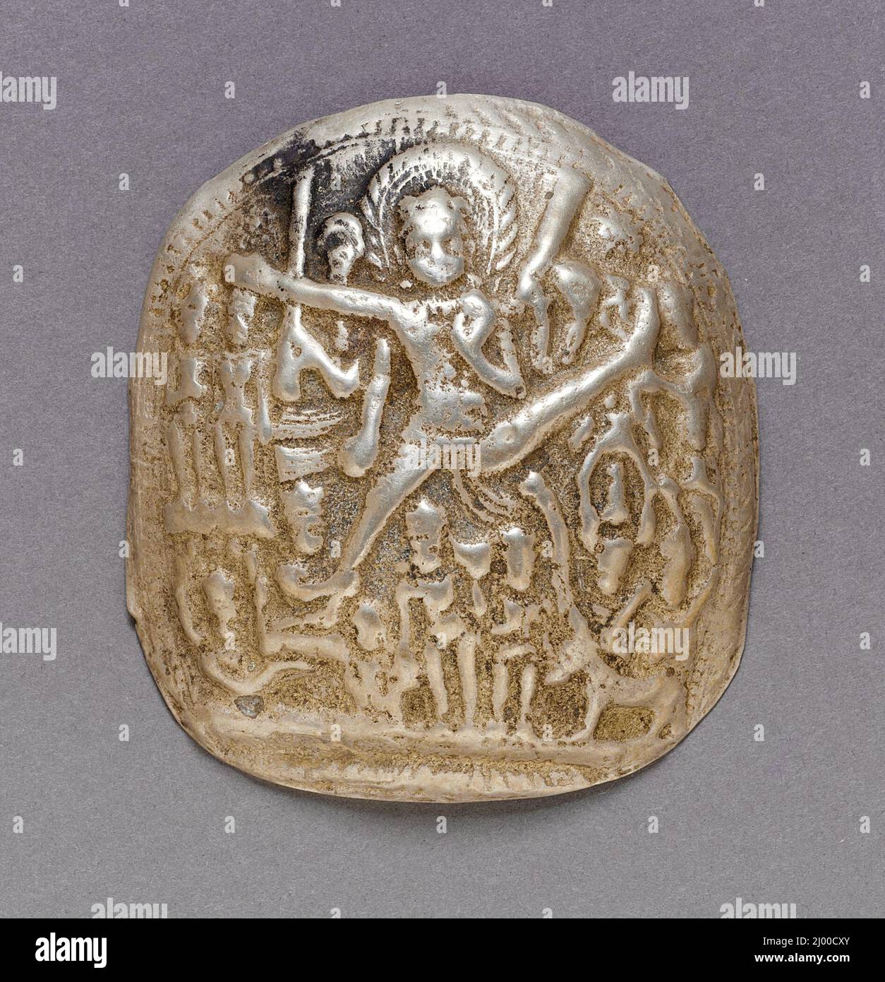 Médaillon avec Vishnu-Vikranta. Népal, 13th siècle. Sculpture. Argent repoussé Banque D'Images