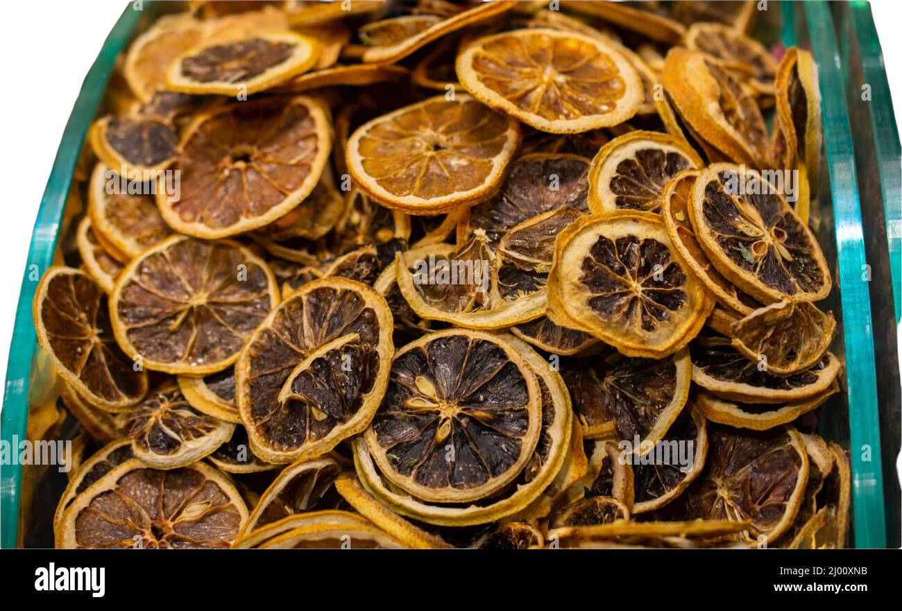 Gros plan de tranches de citron et d'orange séchées dans un bol en verre Banque D'Images