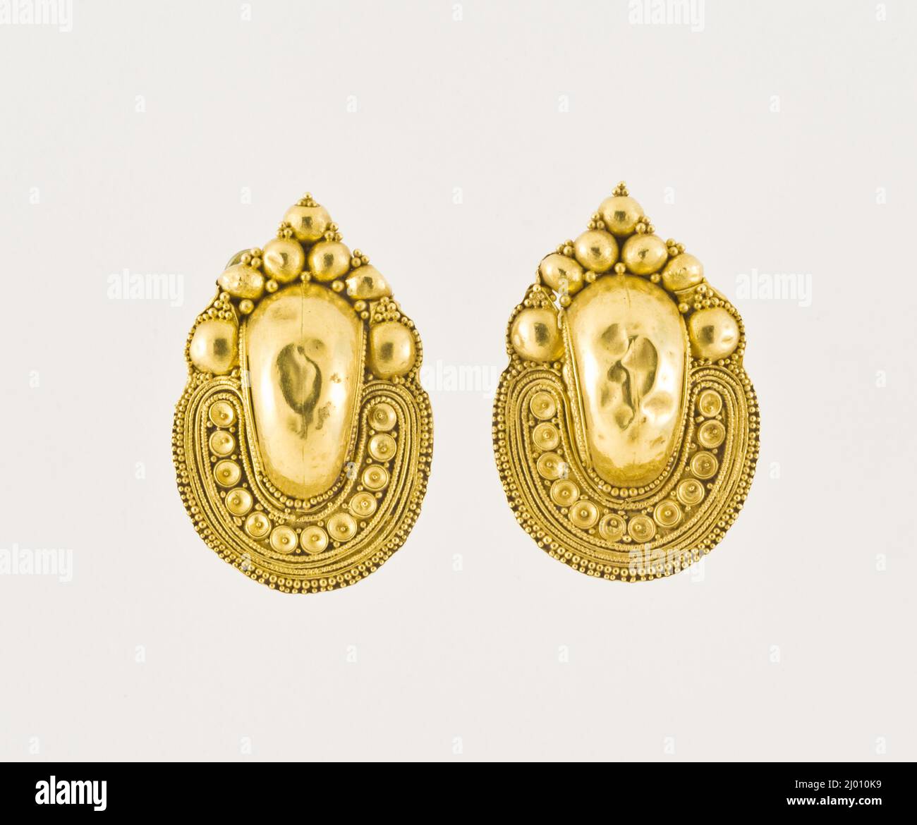 Paire de boucles d'oreilles « a grappolo ». Italie, étrusque, fin 4th ou 3rd siècle avant J.-C.. Bijoux et accessoires; boucles d'oreilles. Or Banque D'Images