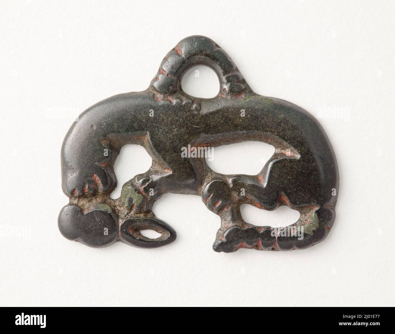 Poignée de commande. Ouest de la Mongolie intérieure, 4th-3rd siècle C.-B.. Bijoux et accessoires; pendentifs. Bronze, moulé Banque D'Images