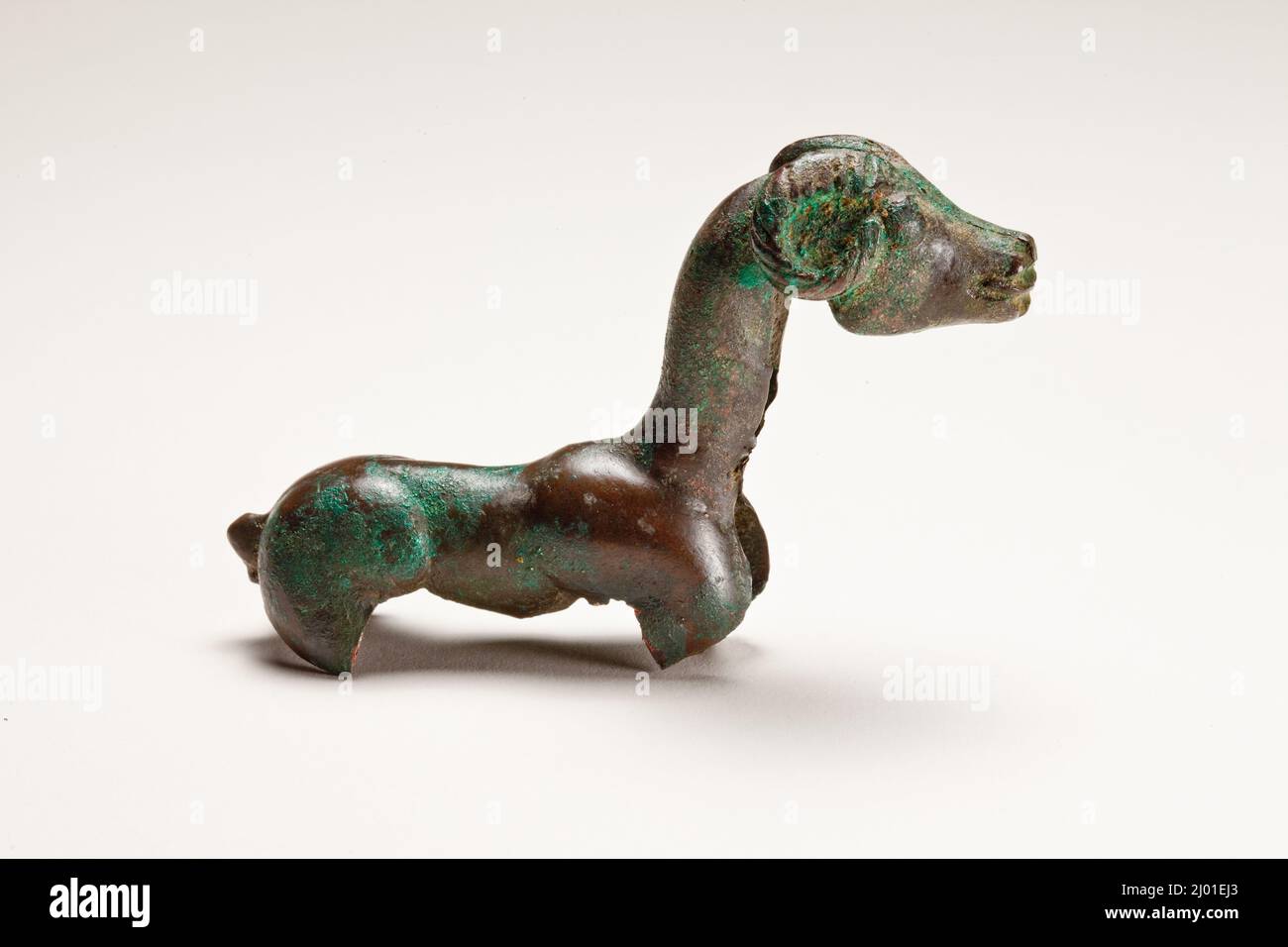 Finition. Ouest de la Mongolie intérieure, 5th-4th siècle C.-B.. Architecture; éléments architecturaux. Bronze, moulé Banque D'Images