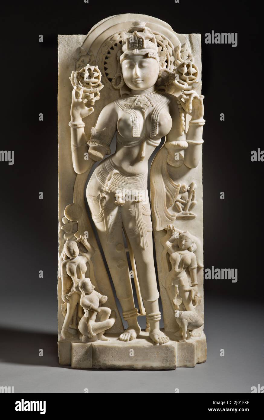 La déesse Jain Sarasvati. Jagadeva (Inde, Gujarat, actif vers 1130-70). Inde, Gujarat, 1153. Sculpture. Marbre blanc Banque D'Images