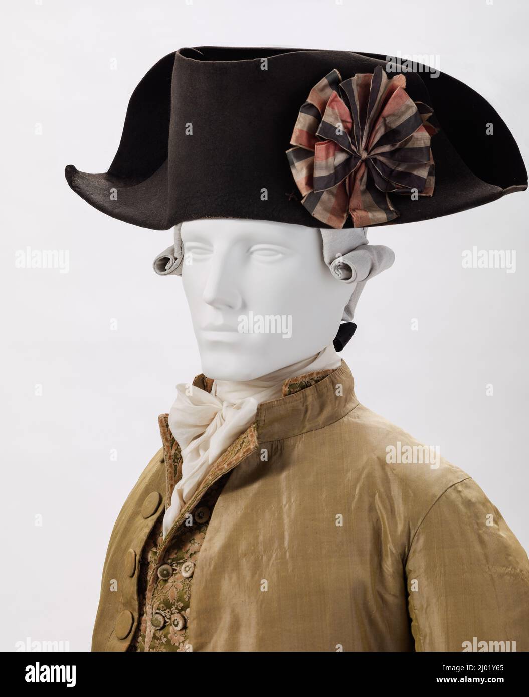 Chapeau (Bicorne). France, vers 1790. Costumes; accessoires. Coq en laine et ruban tissé Uni en soie Banque D'Images