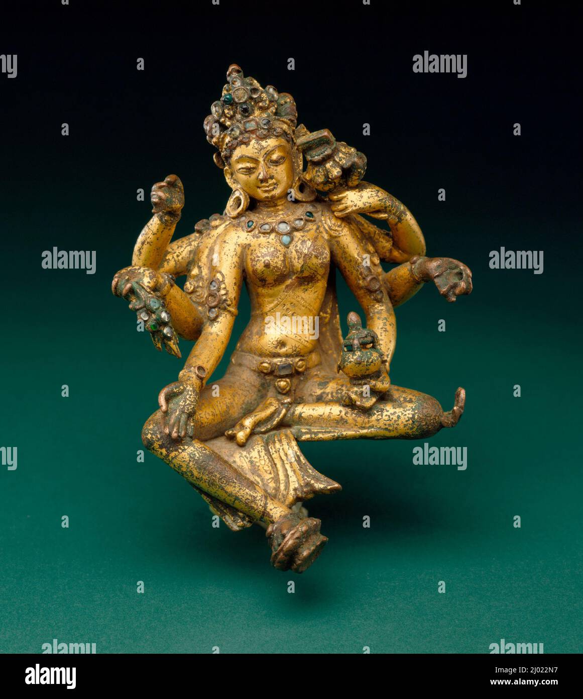 La déesse bouddhiste Vasudhara. Népal, 12th siècle. Sculpture. Alliage de cuivre doré incrusté de pierres précieuses Banque D'Images