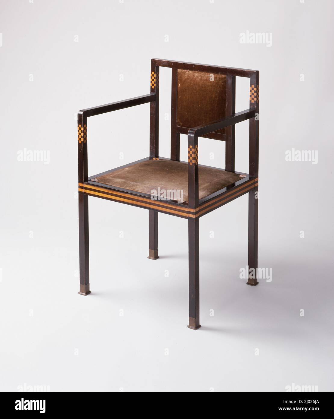 Fauteuil, Der reiche Fischzug (la riche capture de poisson). Koloman Moser (Autriche, 1868-1918, actif 1910-1928)Portois & Fix (Autriche, Vienne, établie en 1874). Autriche, 1900. Ameublement; mobilier. Placage d'érable coloré, incrustations d'acajou et de buis, cèdre, bronze et velours (d'origine) Banque D'Images