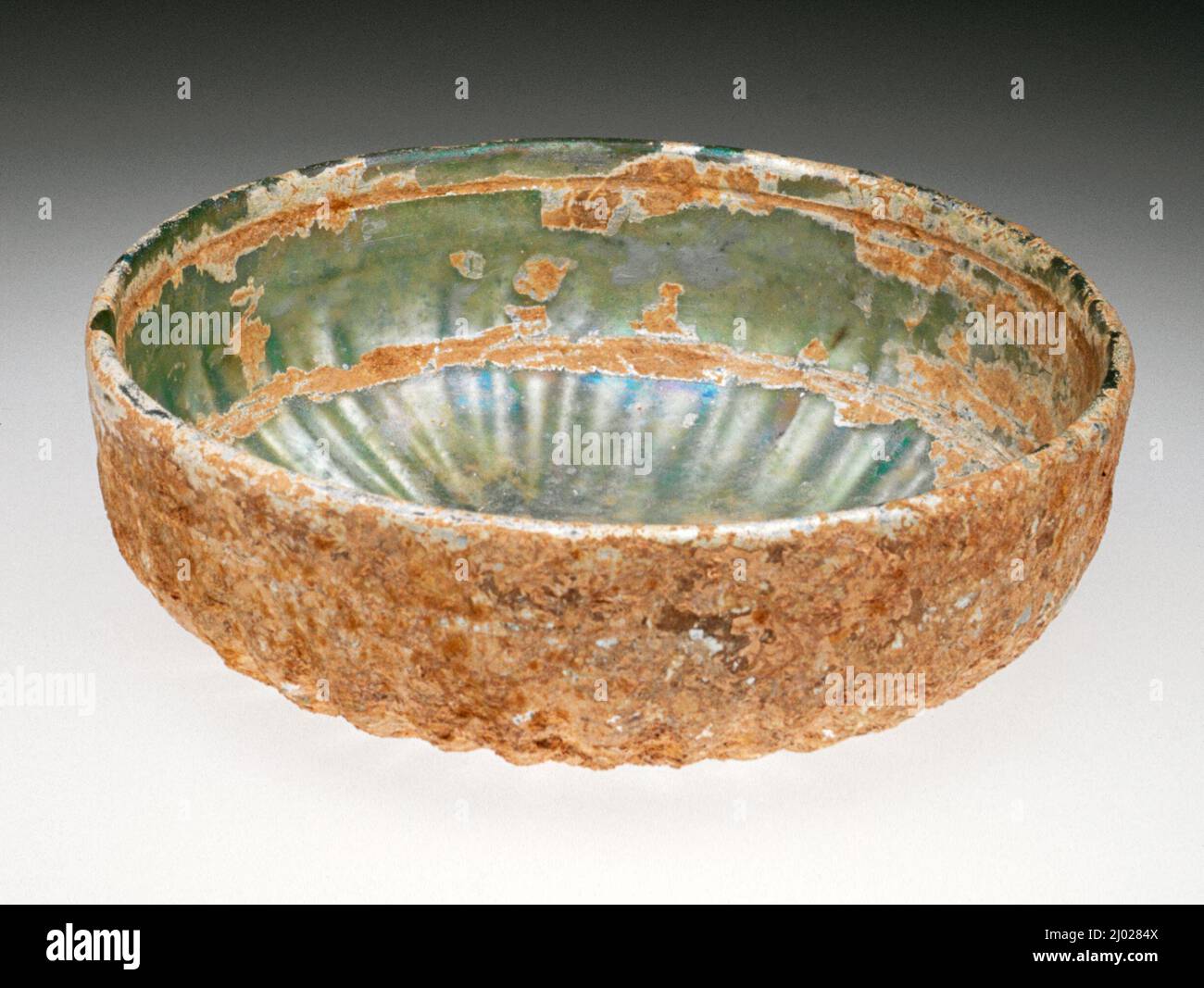 Bol « moulé ». Méditerranée orientale, fin du 1st siècle C.-B.- 1st siècle mobilier A.D.; articles de service. Glace à fusible Banque D'Images