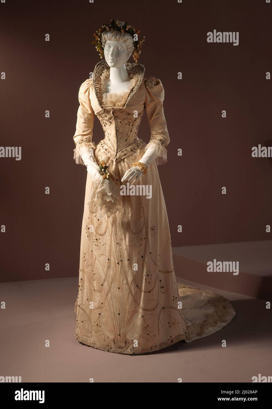 Robe à deux pièces pour femme (mariage). États-Unis, Kentucky, Louisville, 1891. Costumes; ensembles. Soie filaire avec perles de verre, strass et améthystes Banque D'Images