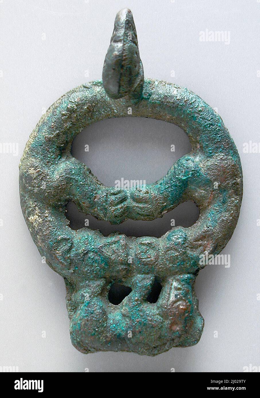 Boucle. Ouest de la Mongolie intérieure, 4th-3rd siècle C.-B.. Costumes; accessoires. Bronze, moulé Banque D'Images