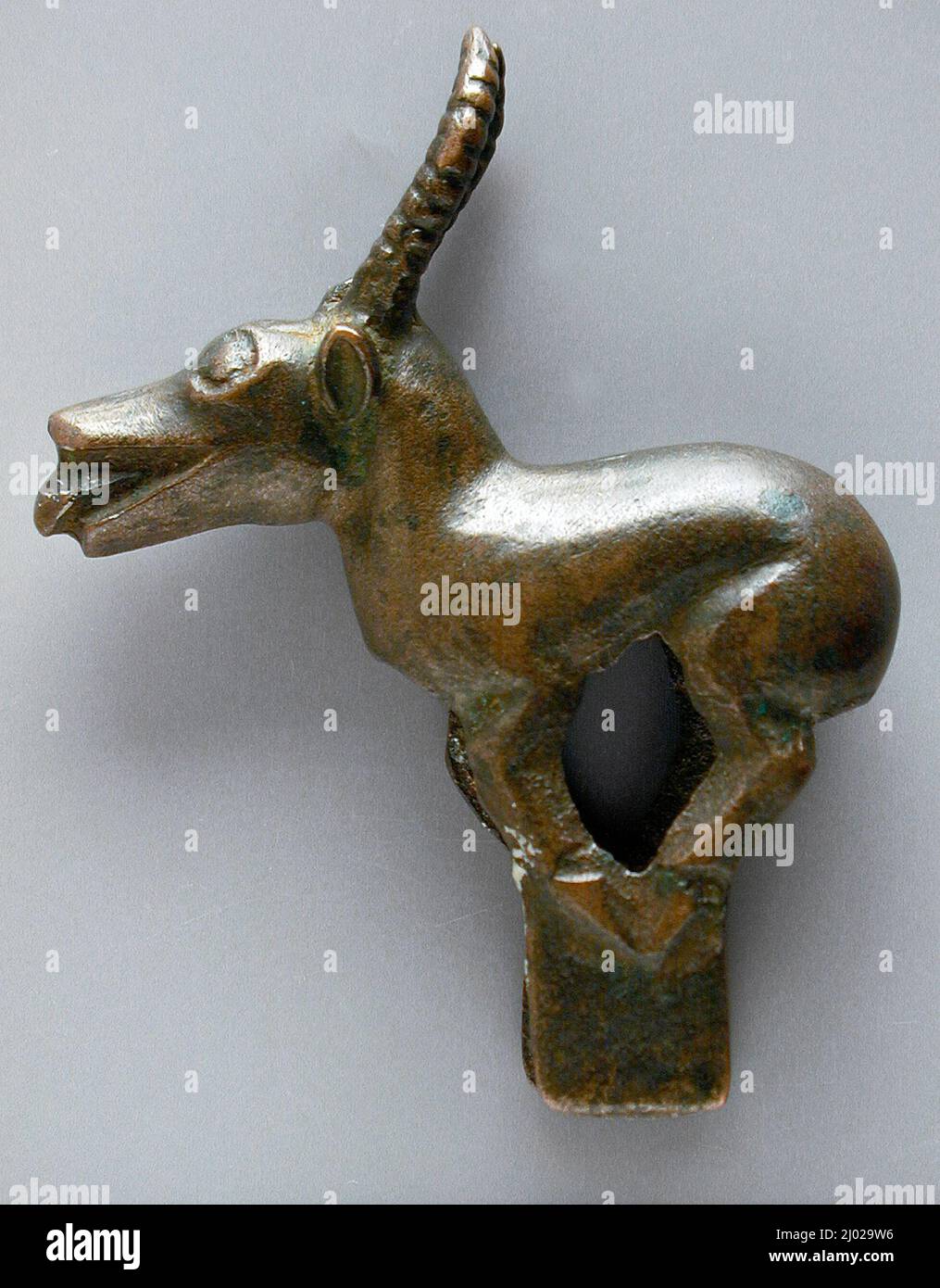 (Antilope). Ouest de la Mongolie intérieure, 5th-4th siècle C.-B.. Architecture; éléments architecturaux. Bronze Banque D'Images