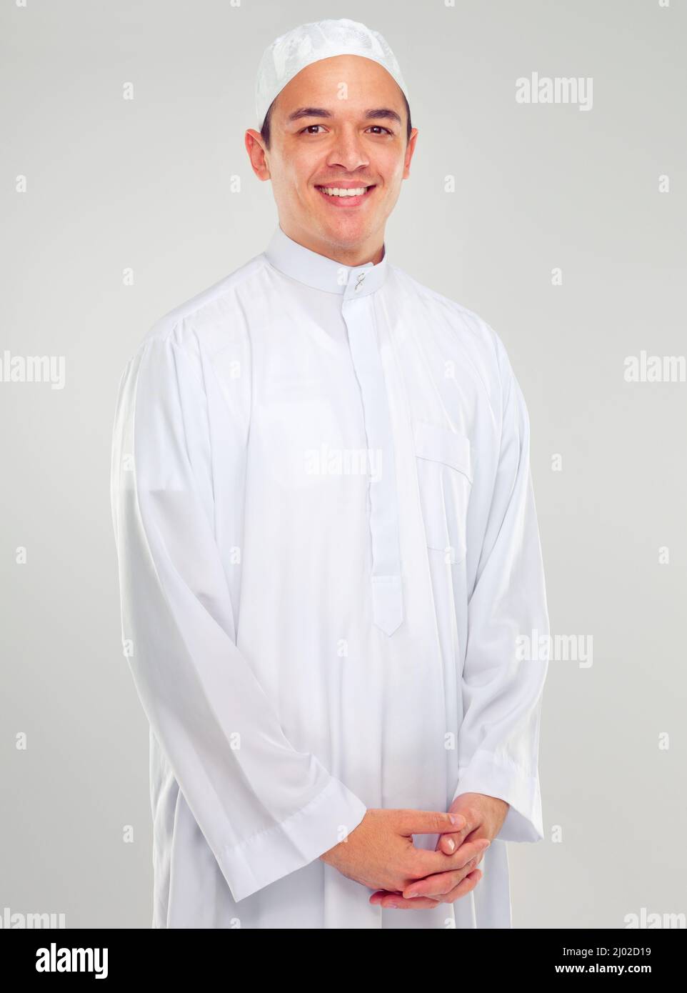 La tradition est importante pour moi. Studio portrait d'un jeune arabe. Banque D'Images