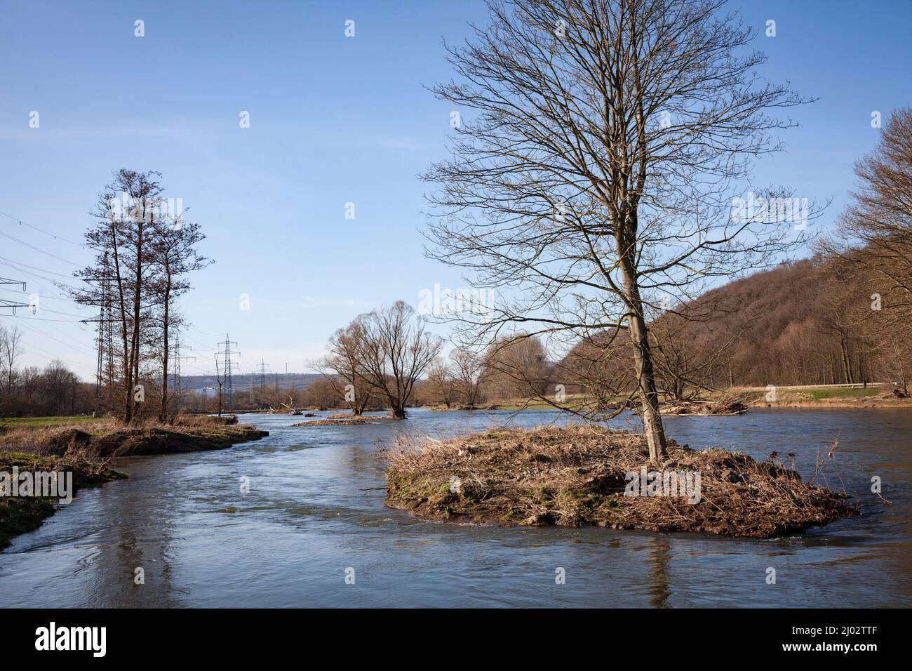 Le fleuve Lenne renaturalisé et redessiné à Hagen, région de la Ruhr, Rhénanie-du-Nord-Westphalie, Allemagne. Die renaturierte und umgestaltete Lenne à Hagen, R Banque D'Images