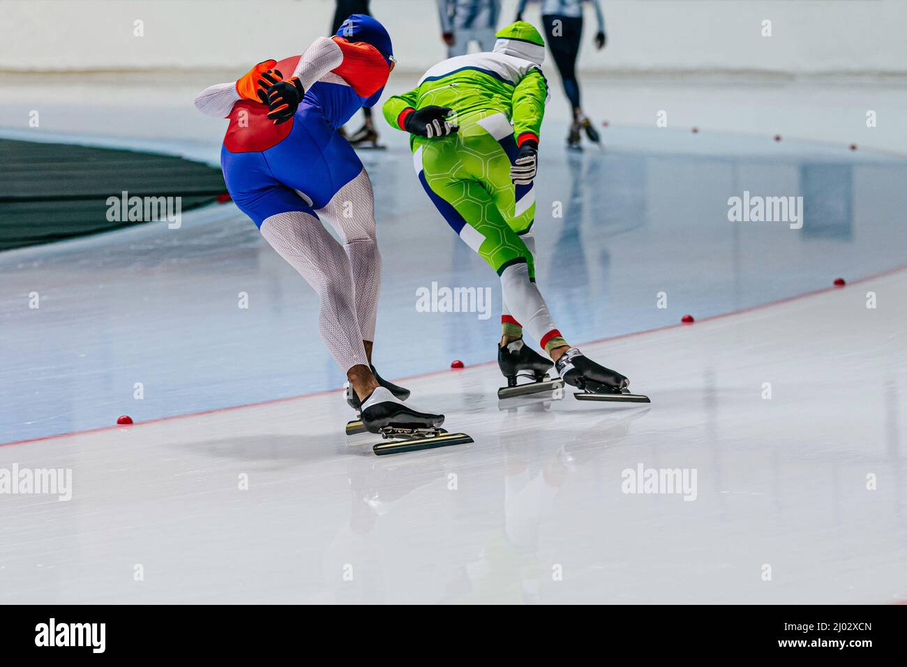 retour deux athlètes une compétition de patinage de vitesse Banque D'Images