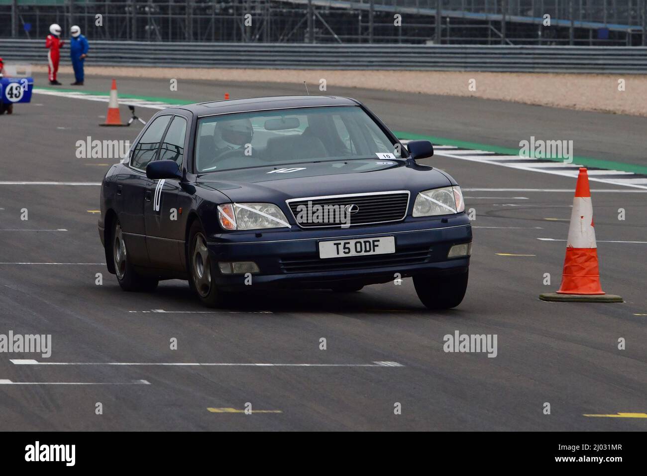 Dougal Cawley, Lexus LS400, Pomeroy Trophy, Vintage sports car Club, VSCC, circuit Grand Prix, Silverstone, Towcester, Angleterre.Silverstone Northampton Banque D'Images
