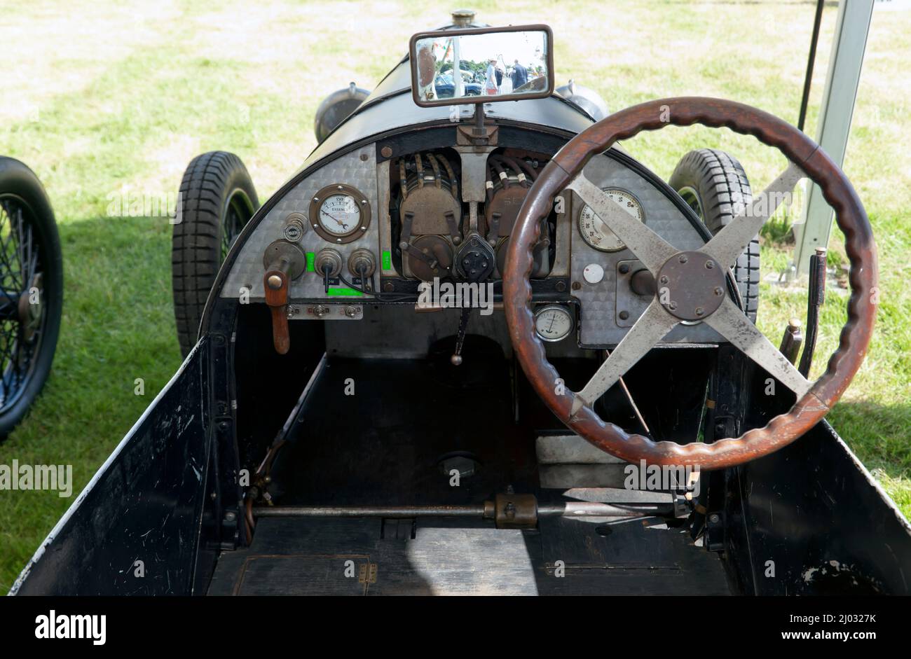 Gros plan du Cockpit d'un Bugatti Brescia, célébrant son centenaire, au salon de l'auto classique de Londres 2021 Banque D'Images