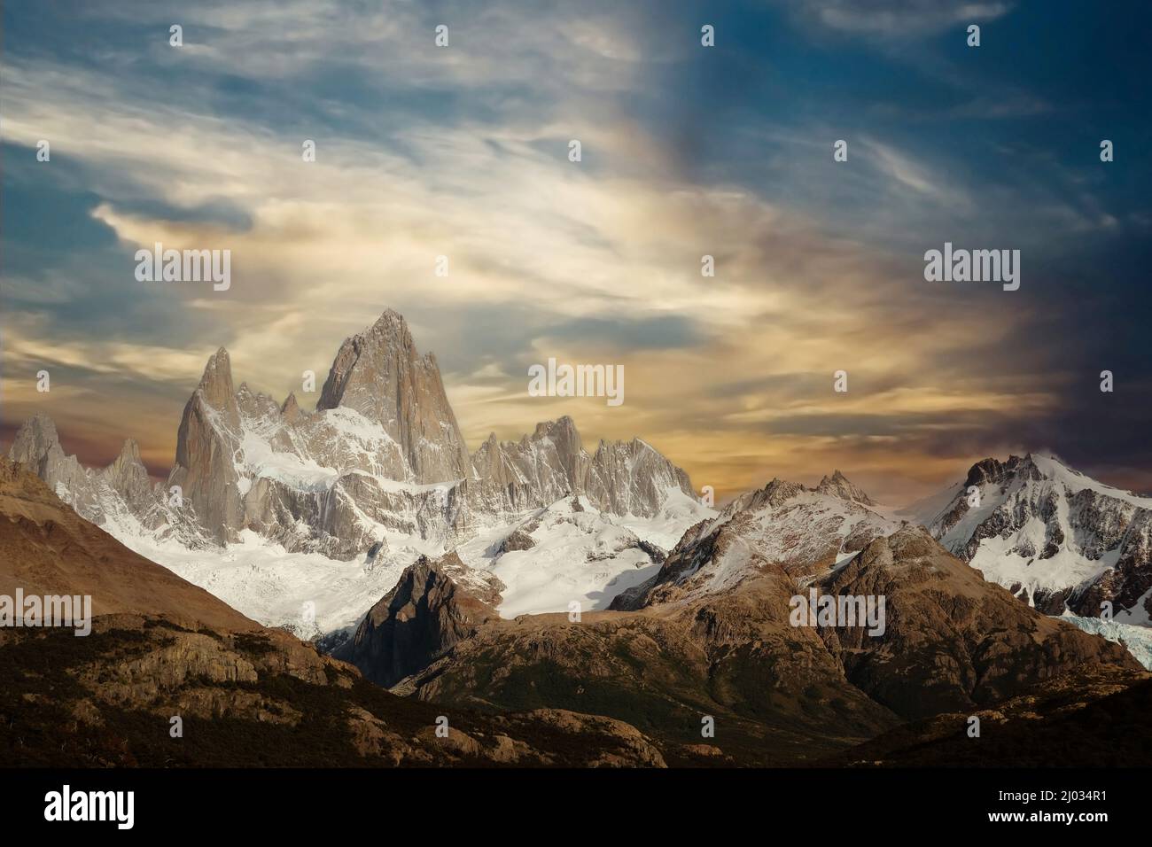 Panorama de montagne Fitz Roy, dans le sud de la Patagonie, à la frontière entre l'Argentine et le Chili. Banque D'Images