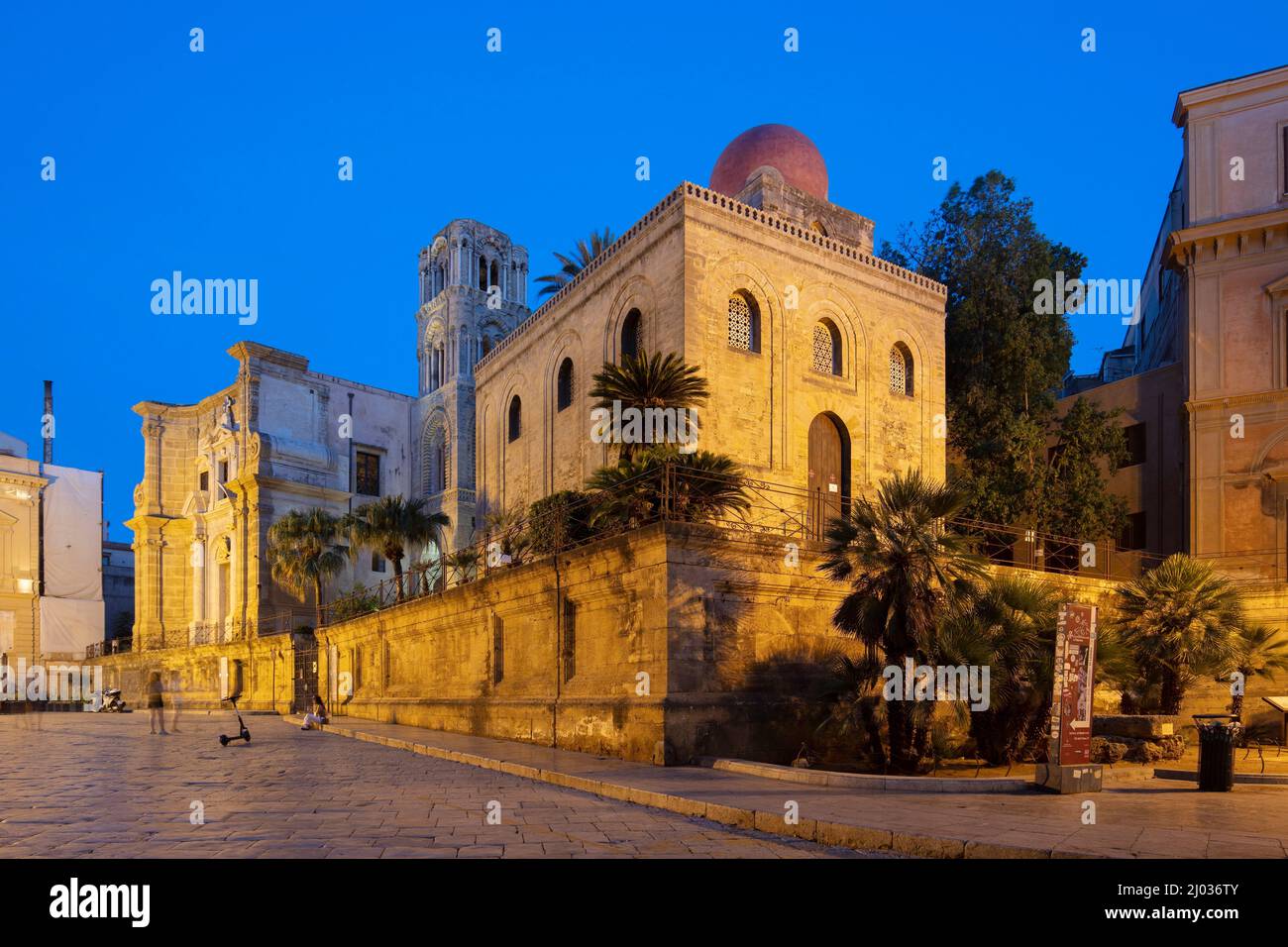Église San Cataldo et Église Sainte Marie de l'amiral (la Matorana), site classé au patrimoine mondial de l'UNESCO, Palerme, Sicile, Italie, Europe Banque D'Images