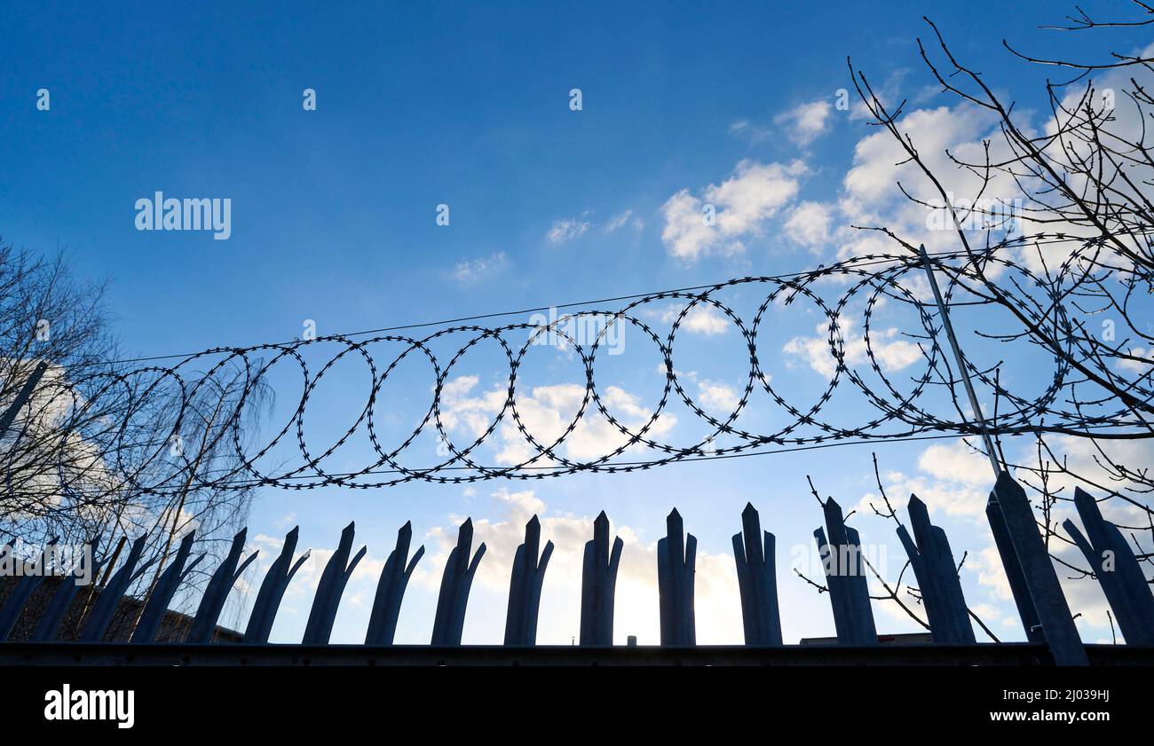 Clôture en fil barbelé Banque D'Images