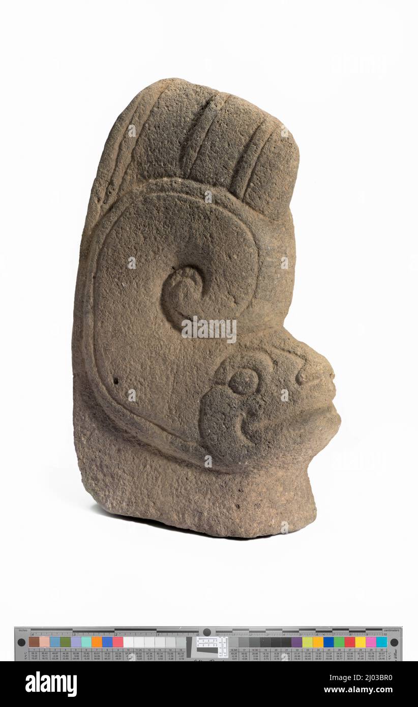 Hacha en forme de serpent. El Salvador ou Mexique, Maya ou Veracruz,  600–900 ce. Pierre. Basalte Photo Stock - Alamy