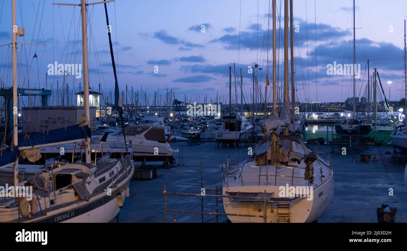 coucher de soleil dans la marina de torrevieja, espagne Banque D'Images
