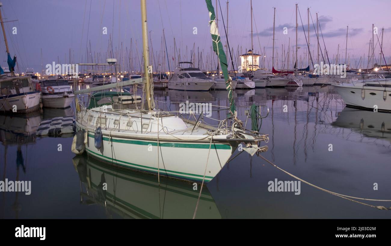coucher de soleil dans la marina de torrevieja, espagne Banque D'Images