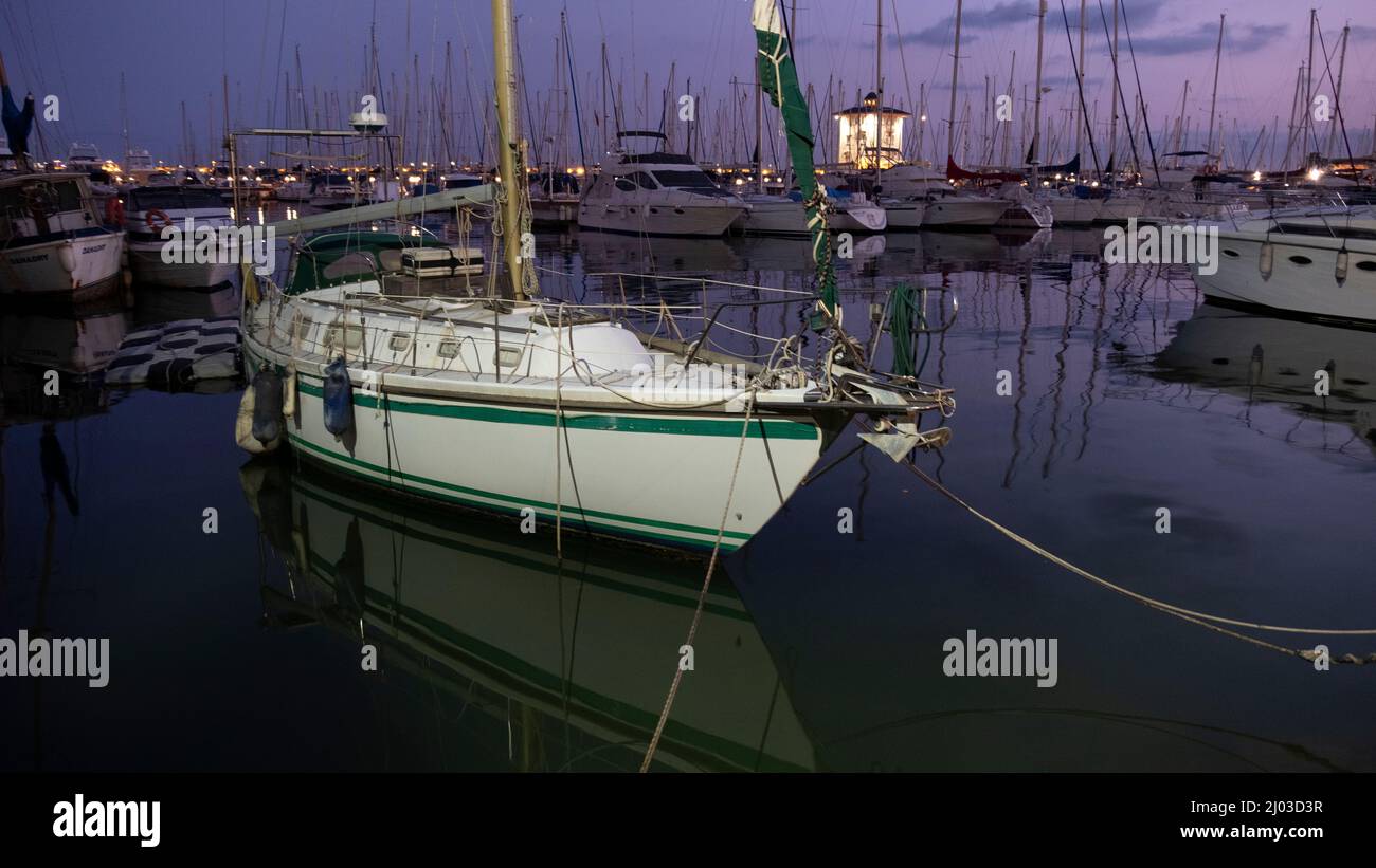 coucher de soleil dans la marina de torrevieja, espagne Banque D'Images