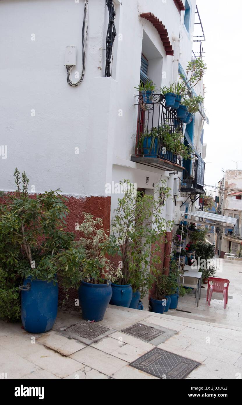 Santa Cruz est le plus vieux quartier d'Alicante sur la pente du mont Benacantil et dispose de ruelles pavées en pente Banque D'Images