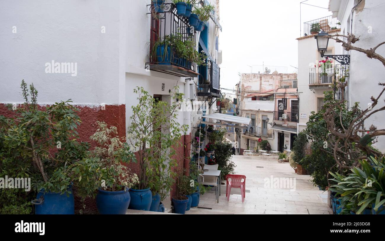 Santa Cruz est le plus vieux quartier d'Alicante sur la pente du mont Benacantil et dispose de ruelles pavées en pente Banque D'Images