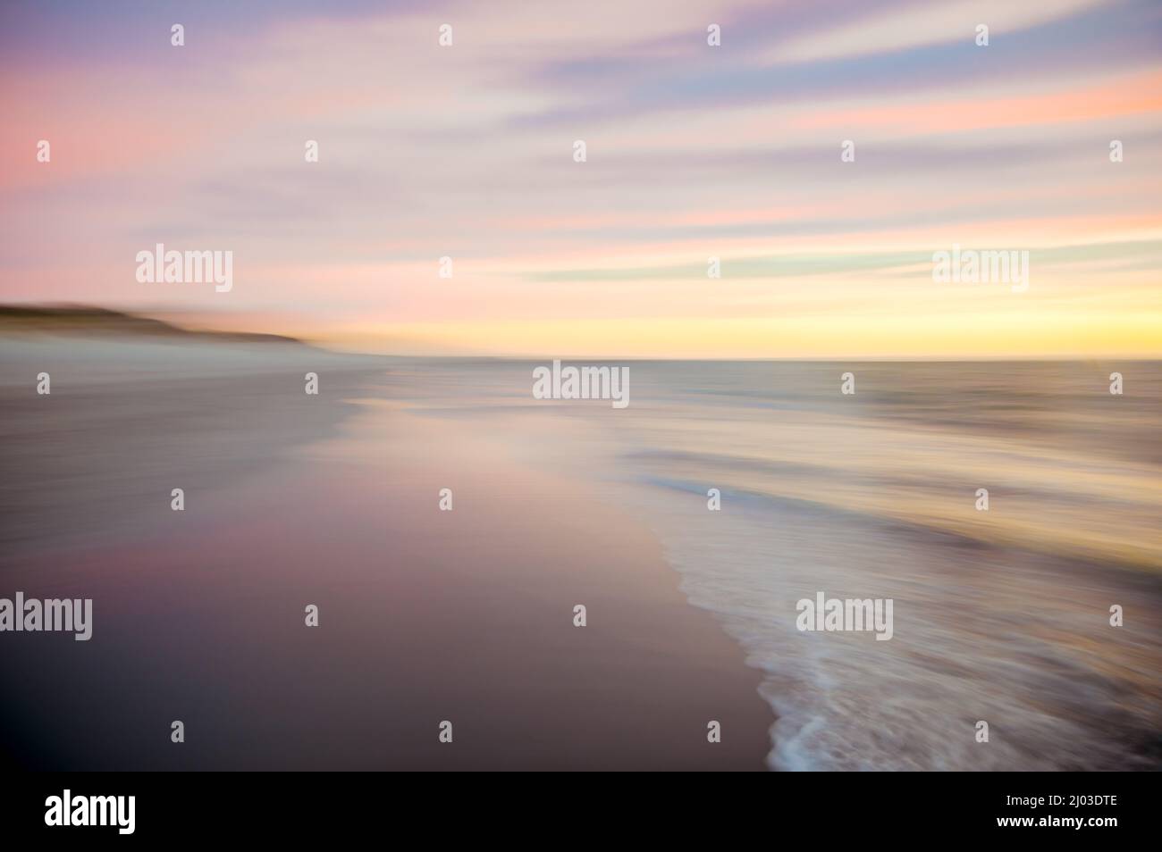Coucher de soleil, North Coogee Beach, Australie occidentale, Océan Indien, long sutter, Mouvement intentionnel de la caméra. Banque D'Images