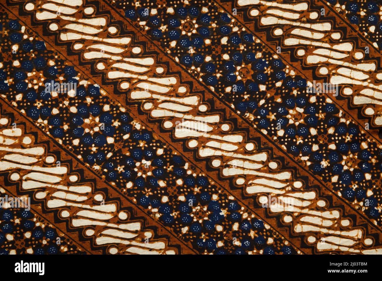 Gros plan sur les tissus de sarong de batik indonésien du début des années 1900. Tous faits à la main avec des canting et de la cire chaude dans la manière javanaise traditionnelle. Banque D'Images