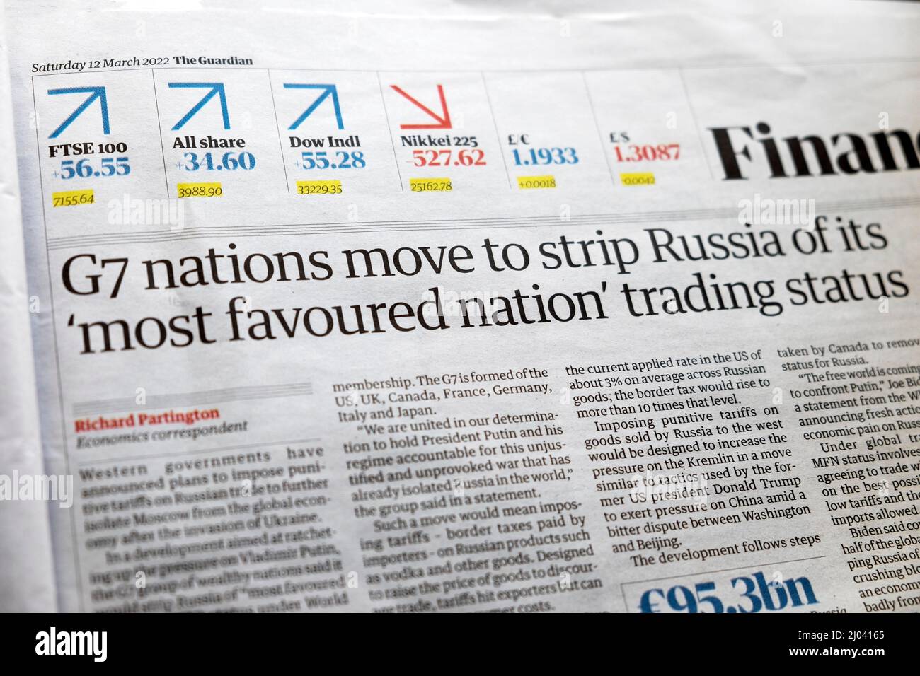« G7 nations se sont donné pour but de priver la Russie de son statut commercial de « nation la plus favorisée » dans le journal Financial Guardian, article en tête de l'édition 2022 de Londres au Royaume-Uni Banque D'Images