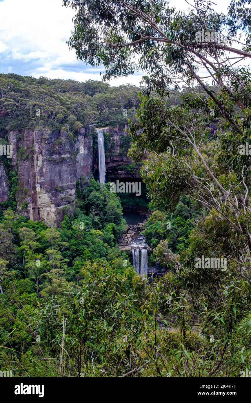 Photo verticale des chutes Belmore en Nouvelle-Galles du Sud, Australie Banque D'Images