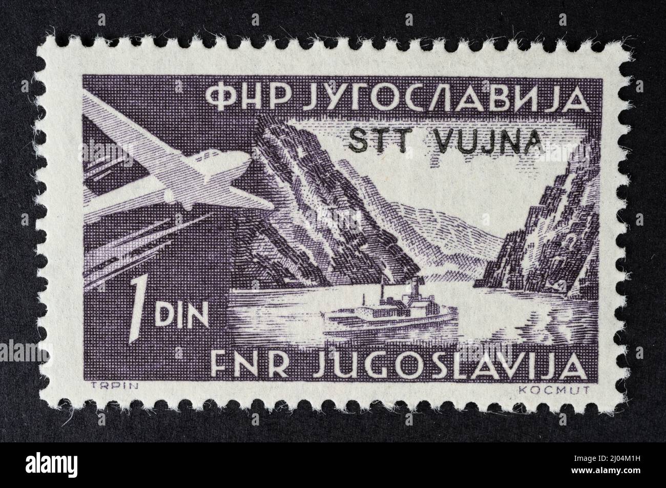 Timbre commémoratif avec l'image du parc naturel de Derdap de l'ex-Yougoslavie avec la surimpression du territoire libre de Trieste, zone Banque D'Images