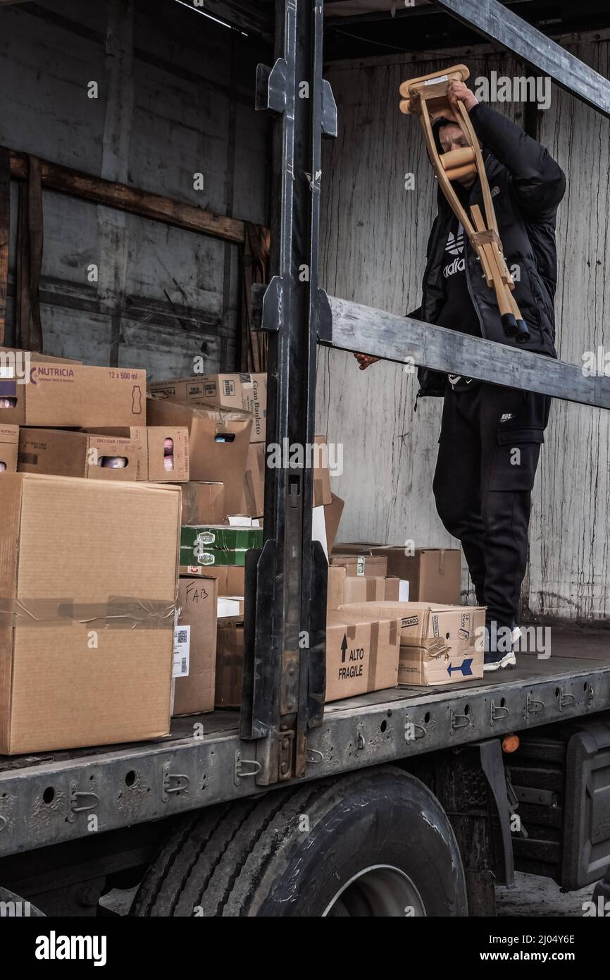 AIDE HUMANITAIRE DE L'ITALIE - NOWA GROBLA, FRONTIÈRE POLOGNE/UKRAINE - MARS 05 - Banque D'Images