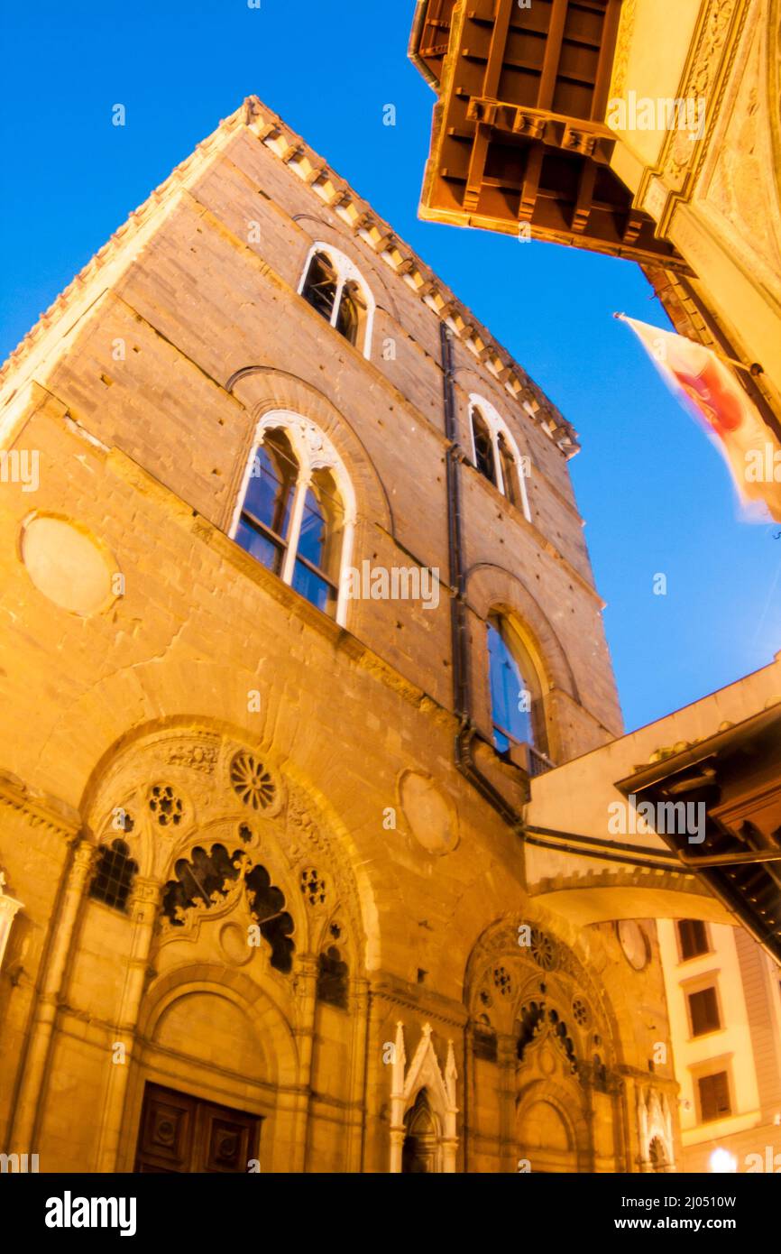 Italie, Toscane, ville de Florence. L'église et le musée Orsanmichele de nuit. Banque D'Images