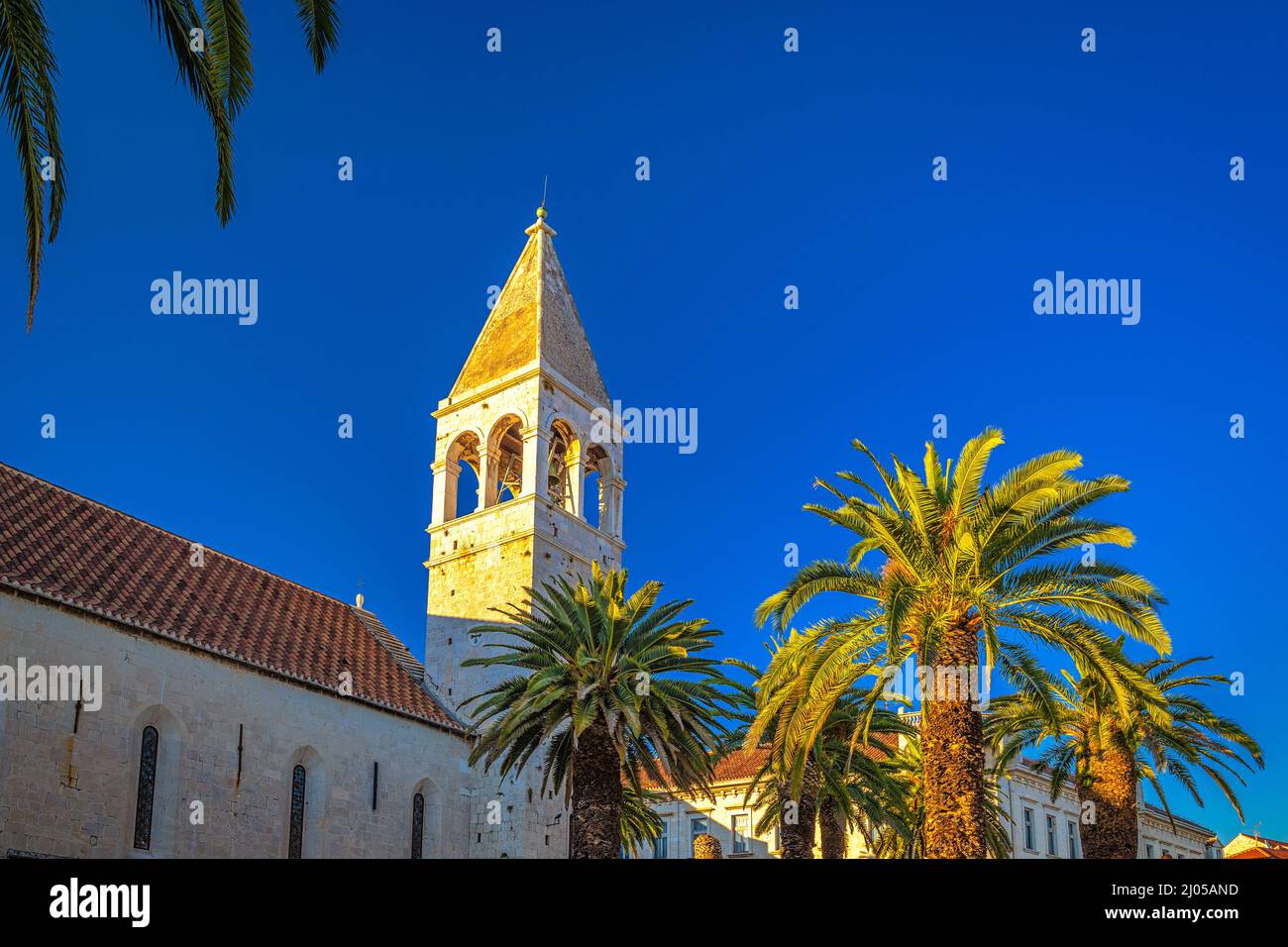Eglise St Dominique St Jean De La Ruelle Statue st dominic Banque de photographies et d'images à haute résolution -  Alamy