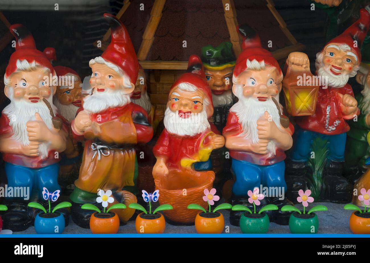 Gnomes de jardin, fenêtre d'affichage, Allemagne Banque D'Images