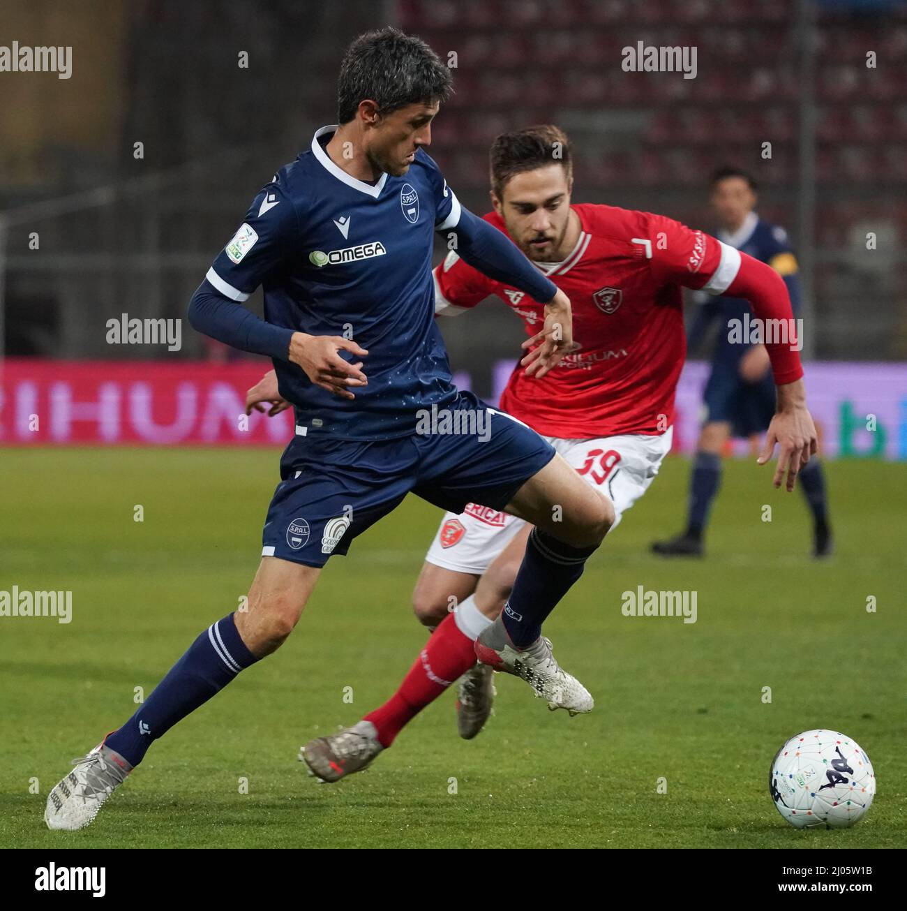 Stadio Renato Curi, Pérouse, Italie, 16 mars 2022, Melchiorri federico (n.11 spal) v filippo sgarbi (n.39 perugia calcio) pendant le match AC Perugia vs SPAL - Italian soccer Serie B. Banque D'Images