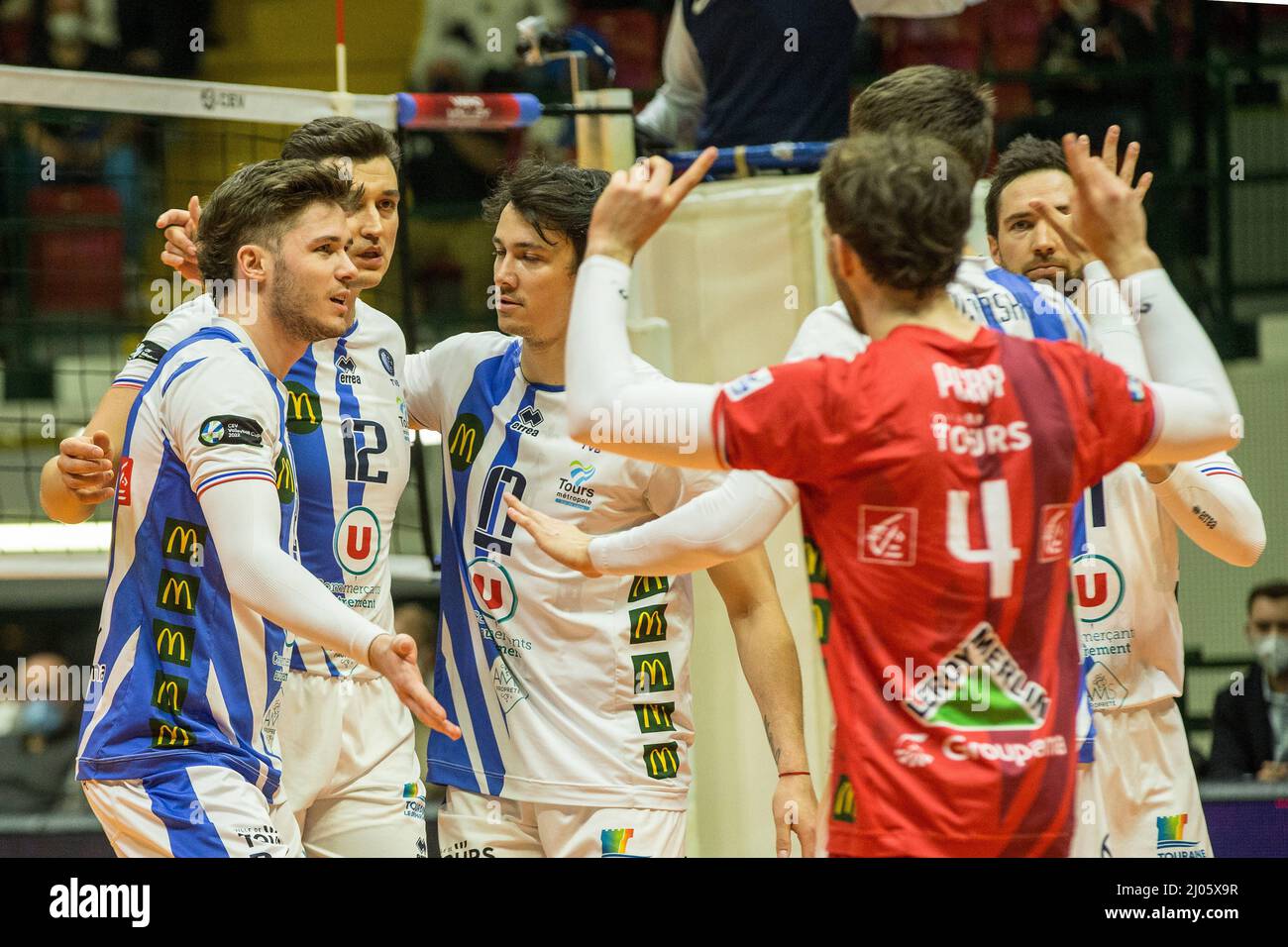 Les joueurs de bonheur Tours lors du match final - Vero Volley Monza vs Tours Volley-ball, Volleyball coupe CEV hommes à Monza (MB), Italie, Mars 16 2022 Banque D'Images