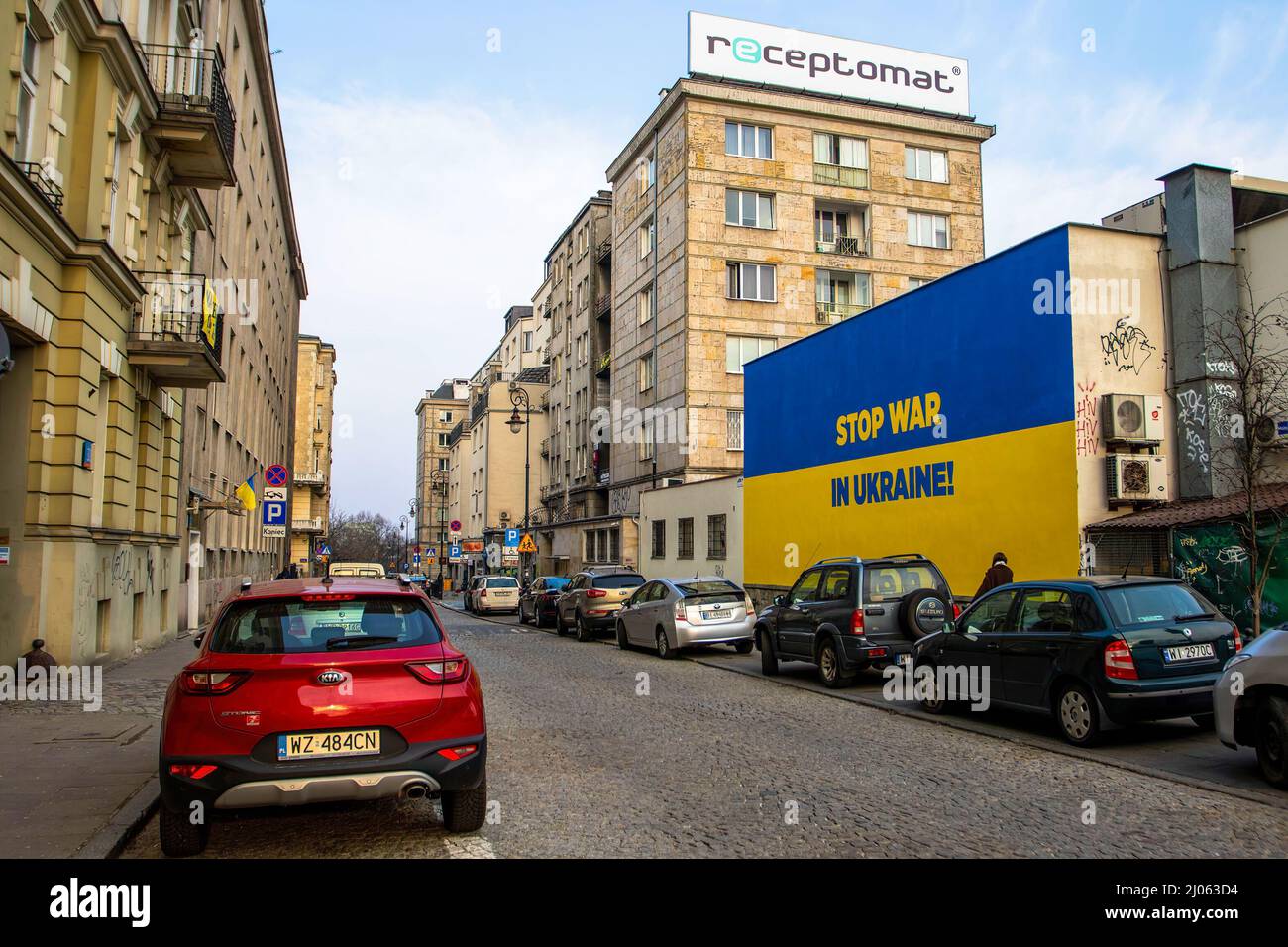 Varsovie, Pologne. 16th mars 2022. Vue sur un mur peint, « la guerre en Ukraine ! » Les citoyens ukrainiens fuient vers la Pologne pour échapper à la violence de l'invasion russe. Un arrêt pour beaucoup est la gare centrale de Varsovie. Crédit : SOPA Images Limited/Alamy Live News Banque D'Images