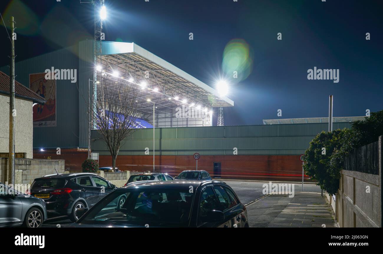 Le stand de Bebington Kop, au parc Tranmere Rovers Prenton, vu de Borough Road, Birkenhead. Photo prise en mars 2022. Banque D'Images