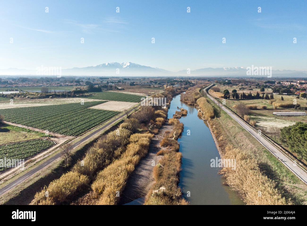 Panorama aérien de la voie verte de l'agly et du Canigou Banque D'Images