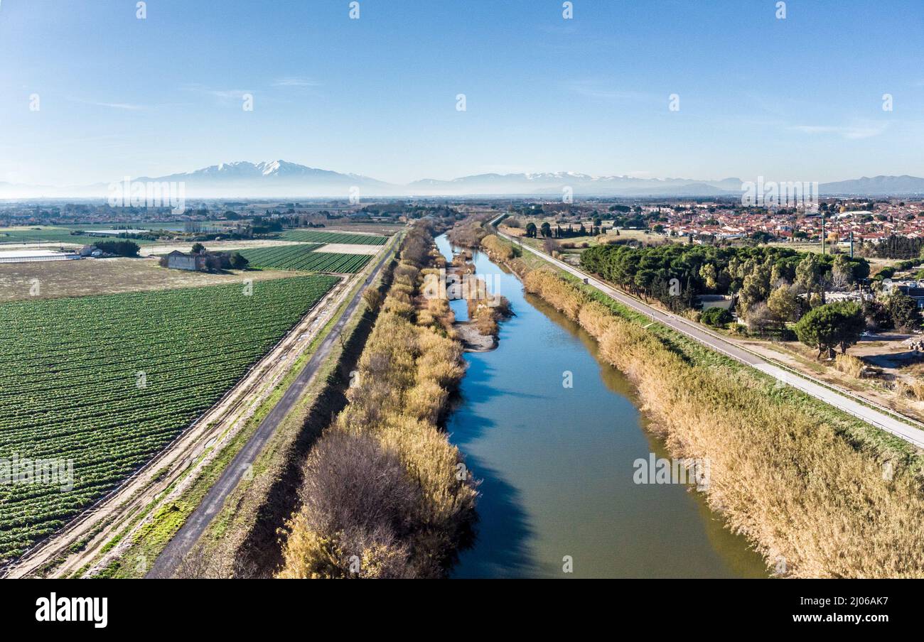 Panorama aérien de la voie verte de l'agly et du Canigou Banque D'Images