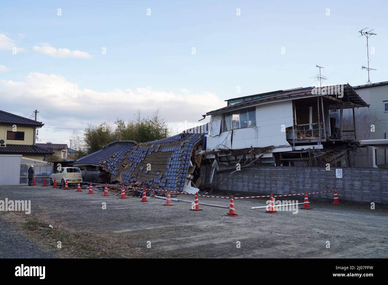 Fukushima. 17th mars 2022. Photo prise le 17 mars 2022 montre une maison endommagée après un tremblement de terre à Kunimi-machi, préfecture de Fukushima, Japon. Un séisme de magnitude 7,3 a frappé le nord-est du Japon à la fin de la nuit de mercredi. Credit: Zhang Xiaoyu/Xinhua/Alay Live News Banque D'Images