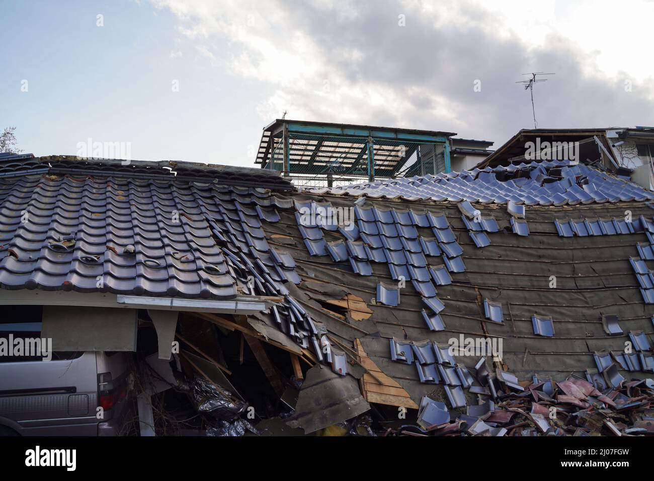 Fukushima. 17th mars 2022. Photo prise le 17 mars 2022 montre une maison endommagée après un tremblement de terre à Kunimi-machi, préfecture de Fukushima, Japon. Un séisme de magnitude 7,3 a frappé le nord-est du Japon à la fin de la nuit de mercredi. Credit: Zhang Xiaoyu/Xinhua/Alay Live News Banque D'Images