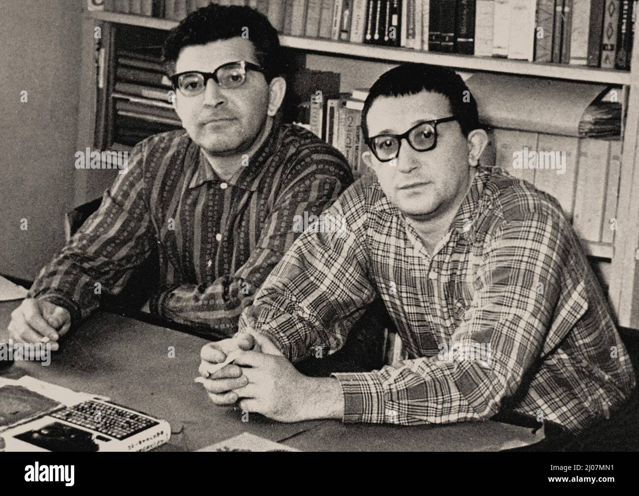 Portrait d'Arkady et Boris Strugatsky. Musée : COLLECTION PRIVÉE. Auteur: ANONYME. Banque D'Images