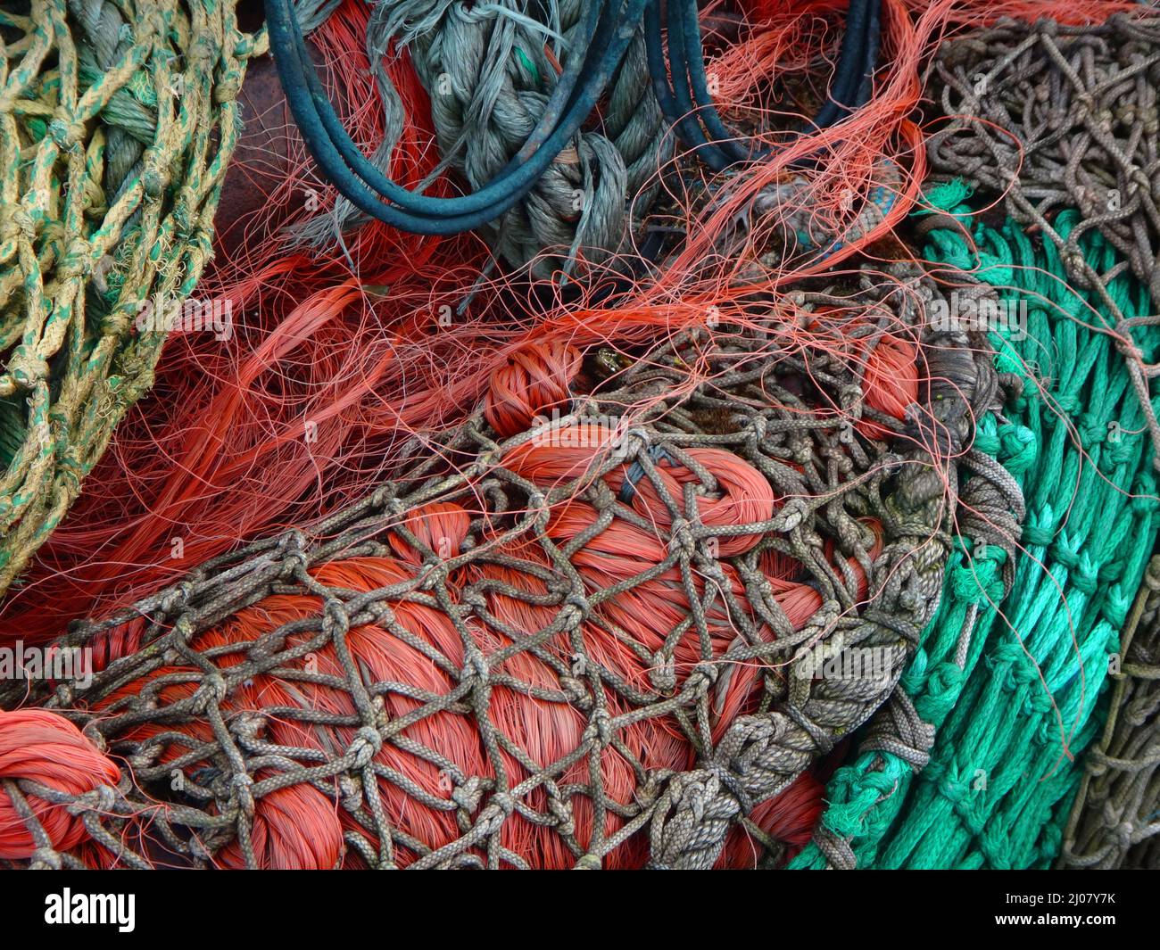 Tas de filets de pêche colorés Banque D'Images